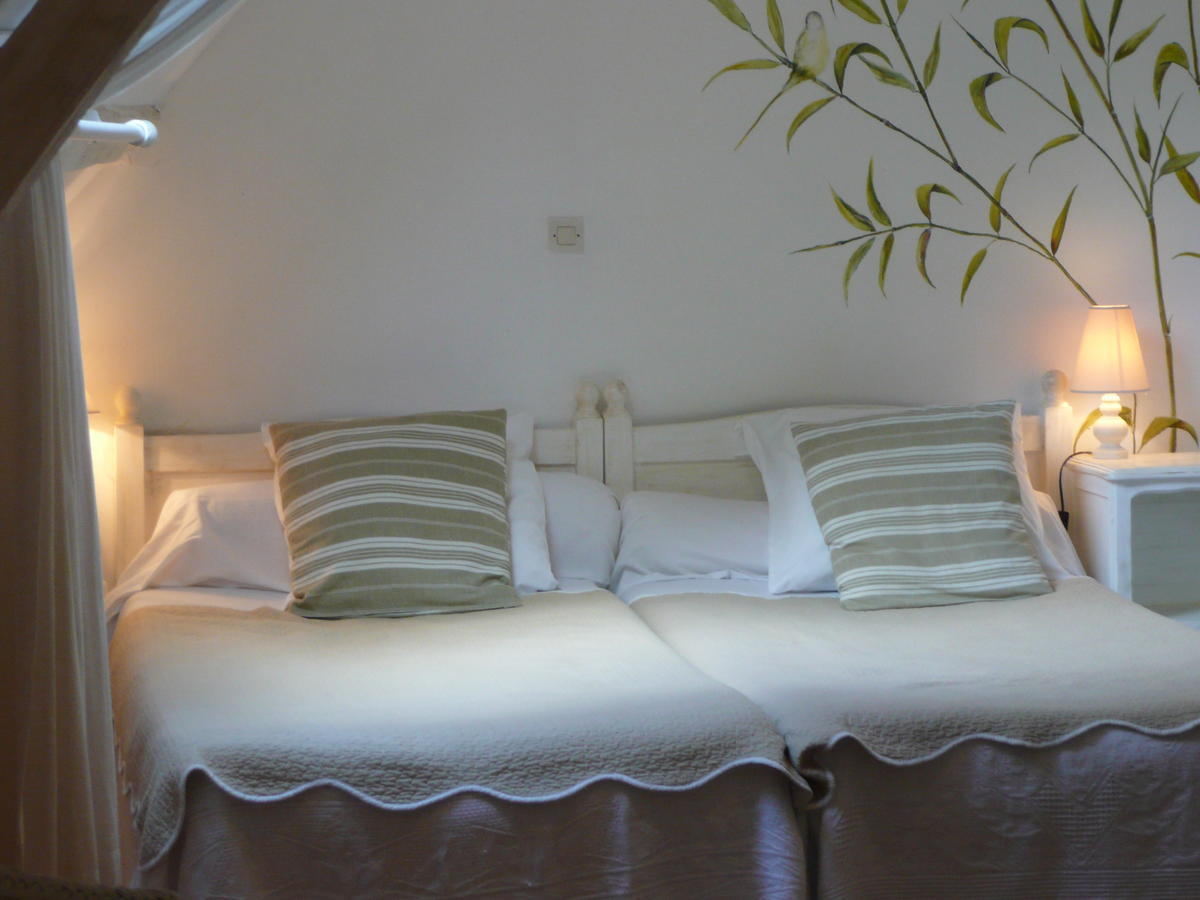 Manoir De Bois En Ardres B&B 객실 사진